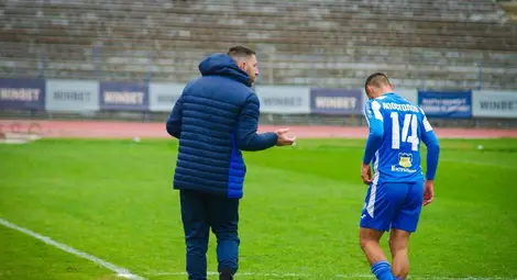 Георги Чиликов няма да може да разчита на Радо Апостолов /номер 14/. 	         Снимка: ФК &bdquo;Дунав&ldquo;