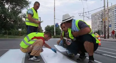 Пешеходците пресичат кръговото по &bdquo;европейска&ldquo; пътека