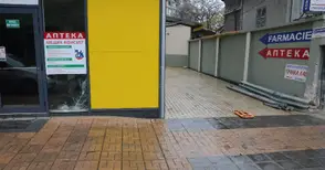 Мантинела спаси от летящ таран медицинския център срещу Механото