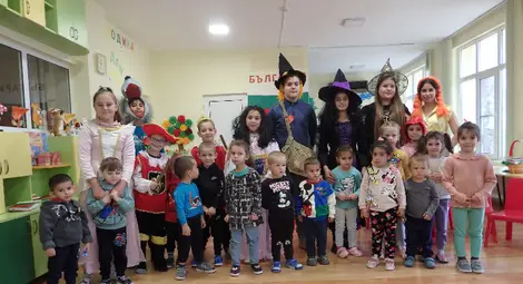 Герои от приказки четоха пред деца в Ценово