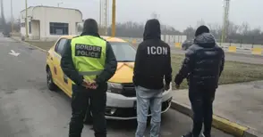 Над 43 000 лева от телефонна измама в дамски чорап открити у плевенчанин в румънско такси