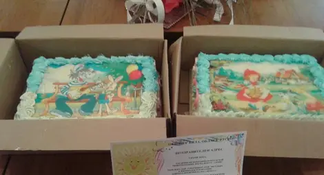 Бяла зарадва децата с торти