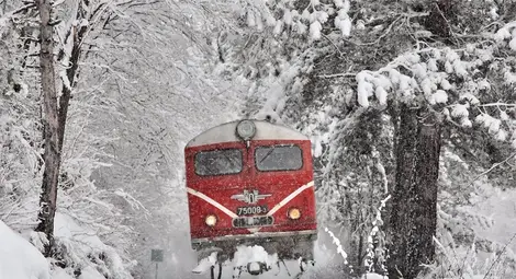 Спряха влаковете в 8 участъка заради тежка зимна обстановка