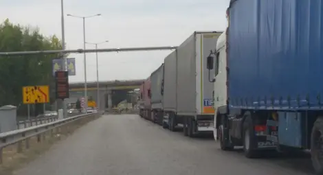 С още месец удължиха отпушването на тапата при Дунав мост