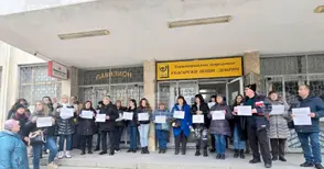 Служители на „Български пощи” в Добрич излязоха на протест с искане за достойно заплащане в бранша