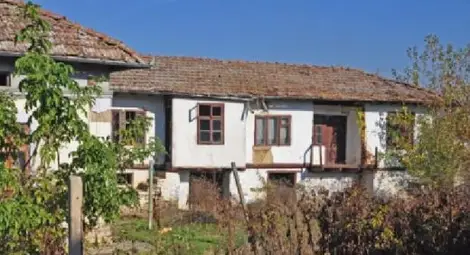 Дедесари регистрират елитен хотел в порутен коптор