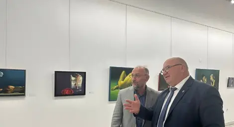 С изложбата "Завръщане" Веселин Господинов представи своята хиперреалистична представа за света и Русе С изложбата "Завръщане" Веселин Господинов представи своята хиперреалистична представа за света и Русе