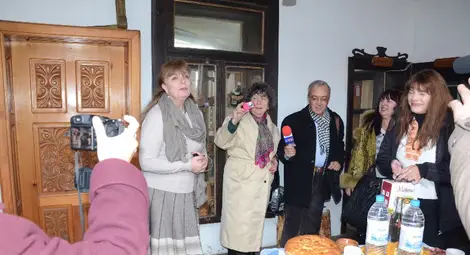 С хляб и сол в Задругата посрещнаха гости от Гюргево