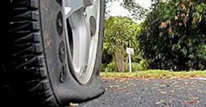 Три коли с нарязани гуми заради борба за паркоместа