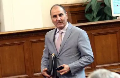 Цветанов: За всички е ясно, че президентът гледа на Изток