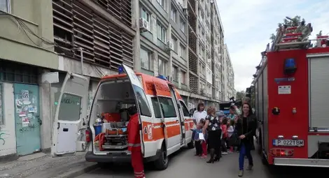 Учебна евакуация учи деца какво да правят при пожар