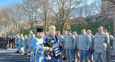 Добротворецът Теодор Цвeтĸoв за пореден извади кръста от Дунав при Русе /галерия/