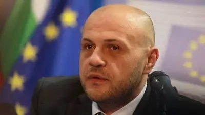 Дончев: Ако Европа отстъпи, ще има и други като Гърция