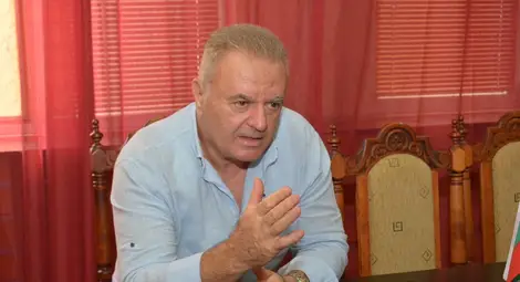 Момче и момиче донесоха още радост в дома на директора на най-голямото училище Момче и момиче донесоха още радост в дома на директора на най-голямото училище