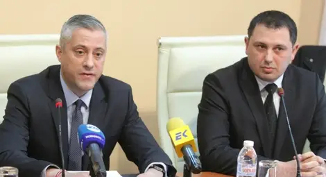 Стикери в асаньорите ще показват дали са проверени от инспектори