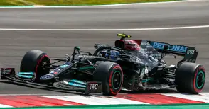 Ботас изпревари Хамилтън със седем стотни за полпозишън на Портимао