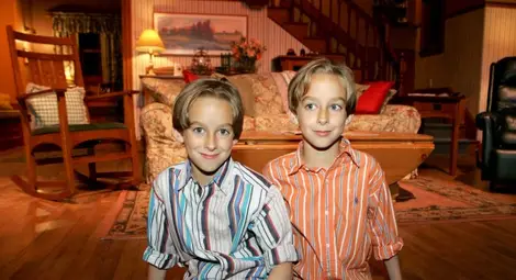 Единият от близнаците в сериала "Всички обичат Реймънд" се самоуби