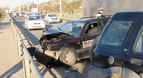 Двама пострадаха при катастрофа в час пик на булевард &bdquo;България&ldquo;
