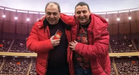 С Тихомир Тонков - двама запалени привърженици на ЦСКА. С Тихомир Тонков - двама запалени привърженици на ЦСКА.