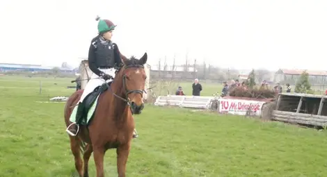 Внучка на баскетшеф откри Тодоровден на хиподрума