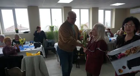 Пенсионерски клуб "Мъдрост" влезев ремонтирания си клуб на Първа пролет (фотогалерия)