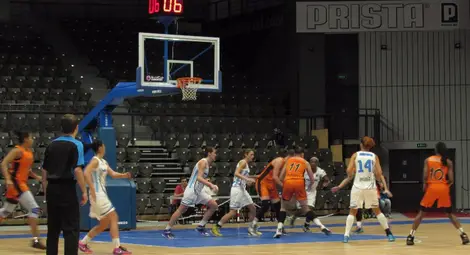 Баскетфедерацията със специално решение след съдийски плач в Русе