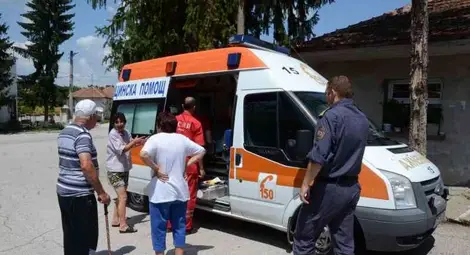 Майка и двете й деца обгоряха при пожар