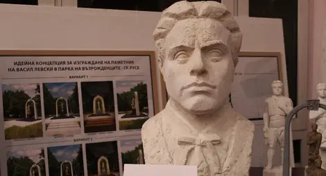 Авторски колектив - ръководител скулптор Георги Радулов, проектант арх. К. Тончев, арх. Т. Тончев