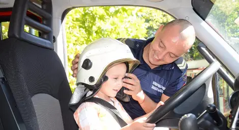 Малки огнеборци гасиха пожари рамо до рамо с възрастните си колеги