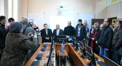 В нова модерна лаборатория влизат студентите от Електрофакултета