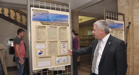 Университетски преподаватели показаха науката в постери