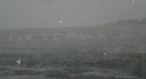 3 декара надпис &bdquo;Оставка&ldquo; се белна с първия сняг край Бъзън