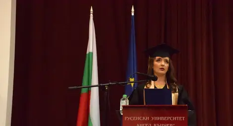 Пълните отличници и първенците на специалности на Випуск 2025 на Русенския университет получиха своите дипломи