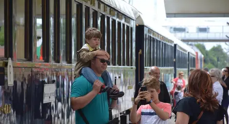 &bdquo;Ориент експрес&ldquo; остана в снимките на стотици посрещачи