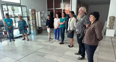 Пенчо Милков връчи плакет на Община Русе на дългогодишния директор на Художествената галерия Елена Великова Пенчо Милков връчи плакет на Община Русе на дългогодишния директор на Художествената галерия Елена Великова