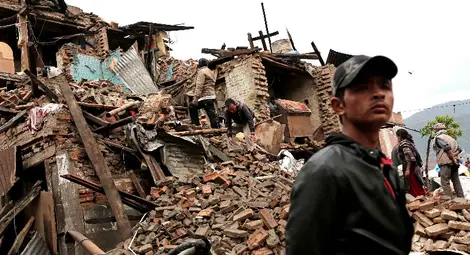 Загиналите при земетресението в Непал са над 5000