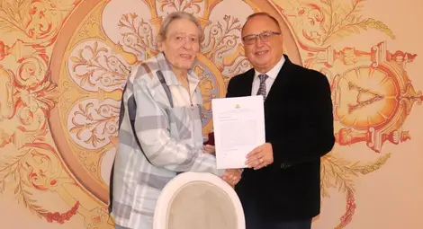 Неподражаемият Михаил Белчев бе отличен със знака на областния управител на Русе Драгомир Драганов. Михаил Белчев: Интерес беше животът ми дотук. Радвам се, че съм го изживял, пак бих го изживял Неподражаемият Михаил Белчев бе отличен със знака на областния управител на Русе Драгомир Драганов. Михаил Белчев: Интерес беше животът ми дотук. Радвам се, че съм го изживял, пак бих го изживял