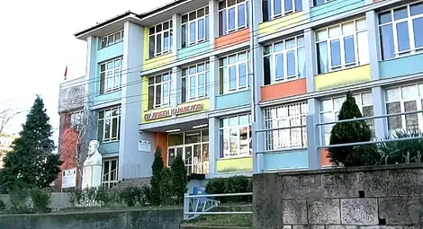 Родител и директор в спор - бито ли е дете от охранител в училище