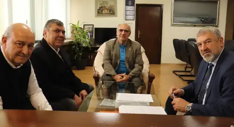 От Русе тръгва автопоход,  посветен на 140-ата годишнина от Сръбско-българската война. Драгомир Драганов връчи националния трикольор на РСОСЗР