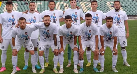 Футболистите на &bdquo;Дунав&ldquo; с тренировка на солидарността с приятелите на Венци