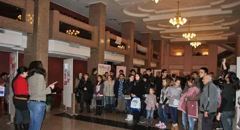 Ръчно изработени картички и любовни пожелания за Свети Валентин в Доходното здание