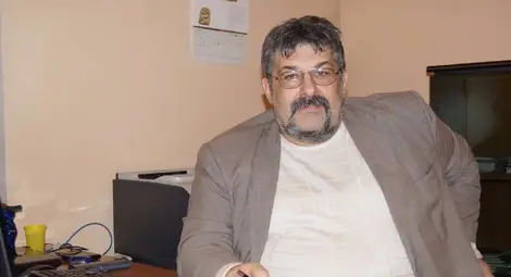 Две хобита карат доц.Иван Станев два пъти да прекъсне следването