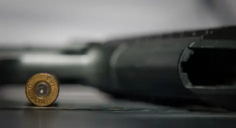 Младеж стреля с пистолет в заведение в Бургас - недоволен от мерките