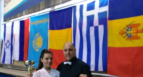 Каратистка на „Русе“ със сребро от турнир в Бургас Каратистка на „Русе“ със сребро от турнир в Бургас