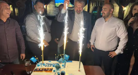 СДС Русе отбеляза 34-ия си рожден ден със специална торта /галерия/ СДС Русе отбеляза 34-ия си рожден ден със специална торта /галерия/