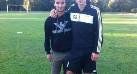 Георги Кременлиев с Димитър Бербатов в един от дните, когато бившата звезда на &bdquo;Манчестър Юнайтед&ldquo; поддържаше форма с &bdquo;Банско&ldquo;.                                                 Снимка: Интернет