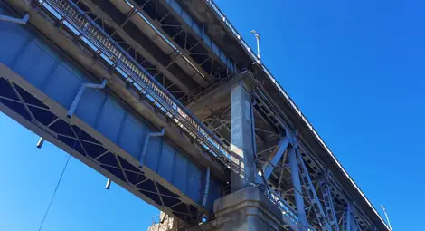 Започва полагането на хидроизолацията при тротоарния блок в целия затворен над 400 м участък на Дунав мост при Русе