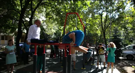 Първи тренировки в нов стрийт фитнес в Русе