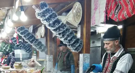 Вино от Вранча, керамика от България и много родна реч на Коледния базар в Букурещ