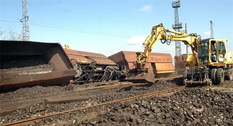 Дерайлиралият влак возел 1 440 това брикети за ТЕЦ Бобов дол /галерия/